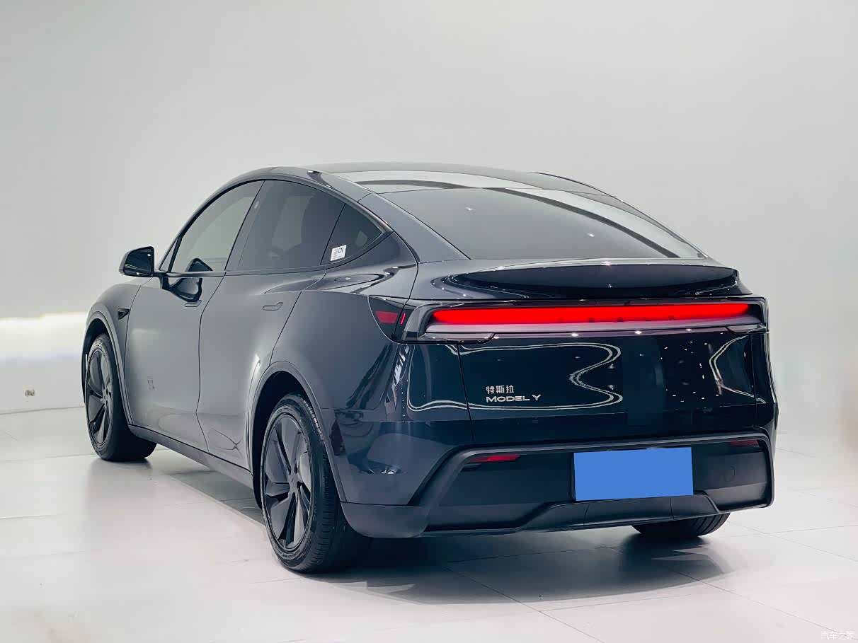 Tesla Model Y, 2026 4