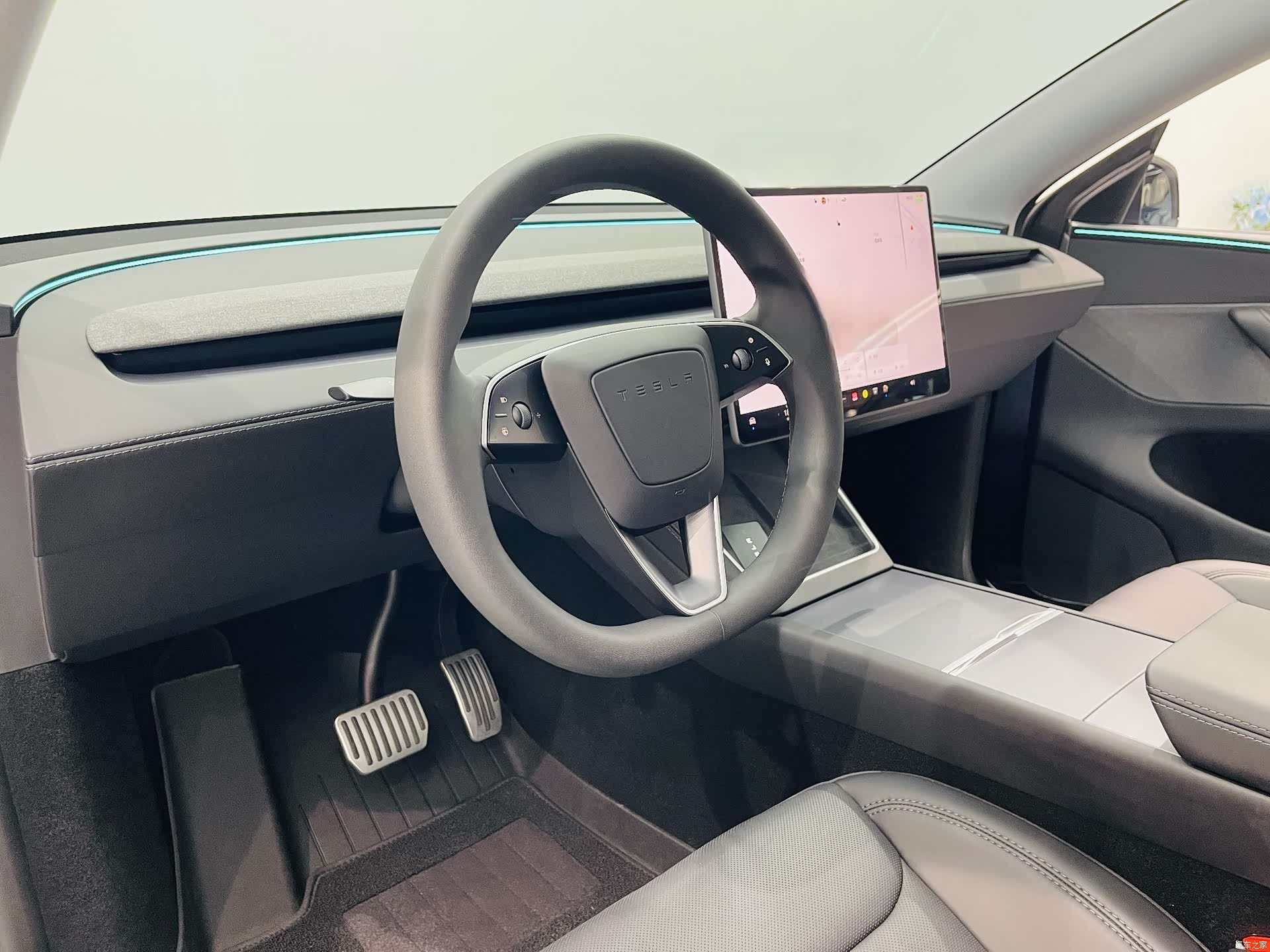Tesla Model Y, 2026 11