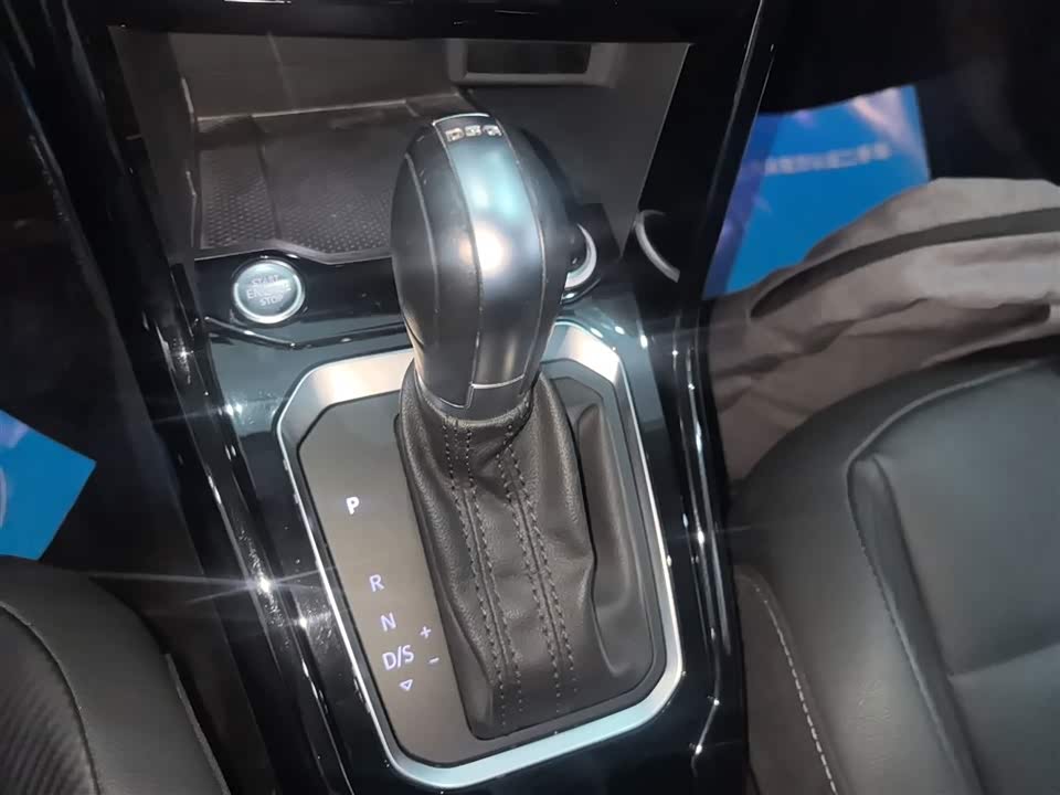 Volkswagen T-ROC exploring Songs