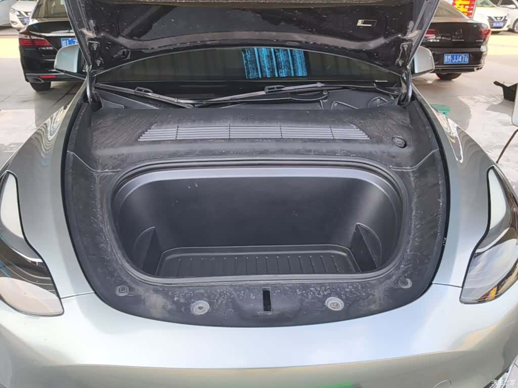 Tesla Model Y, 2024 20