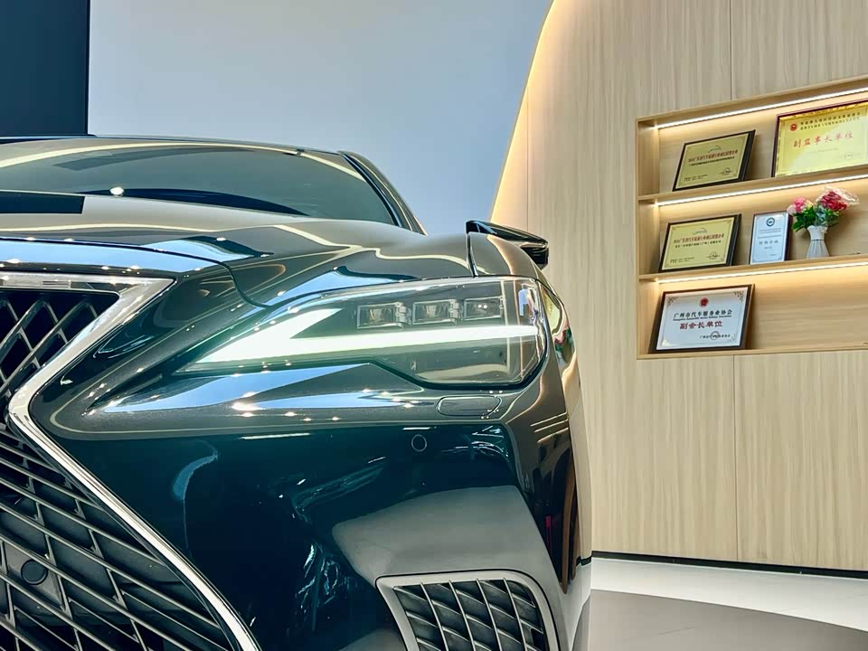 Lexus LS