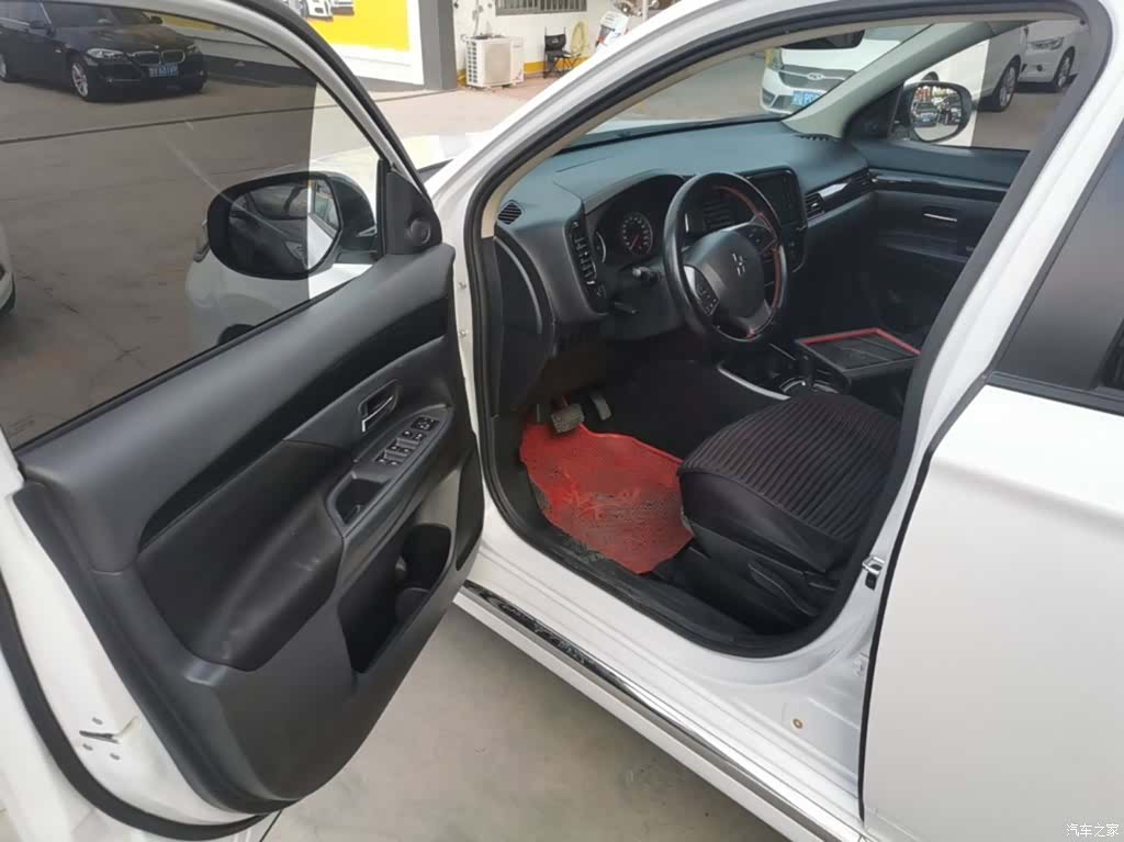Mitsubishi Outlander, 2022 16