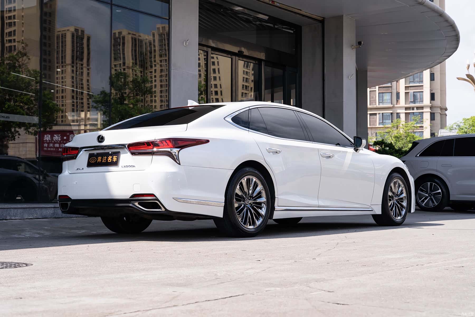 Lexus LS, 2019 3