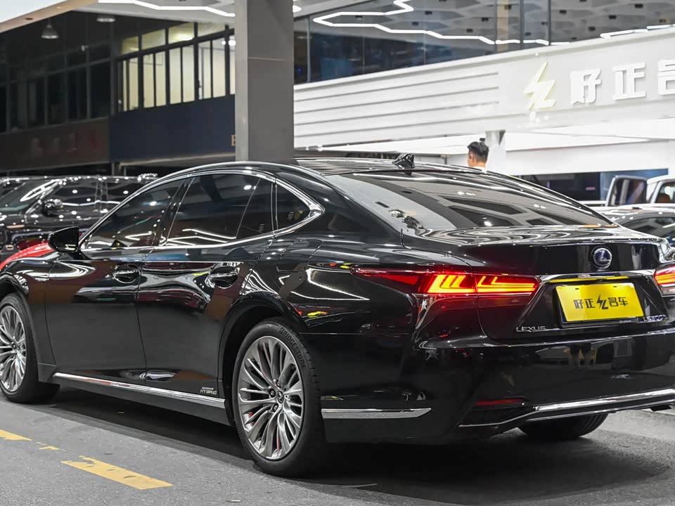 Lexus LS