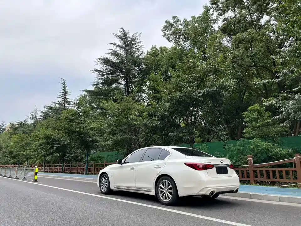 Infiniti Q50L