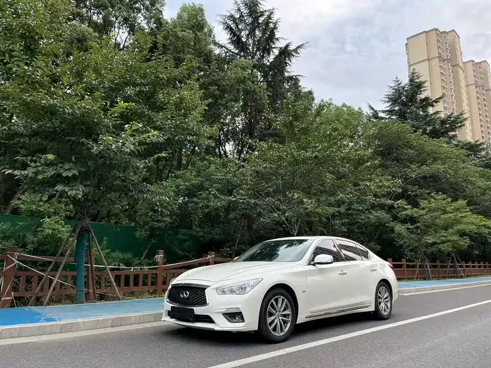 Infiniti Q50L