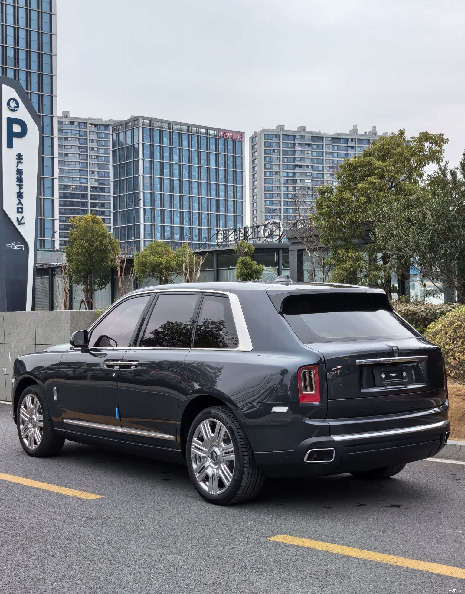 Rolls-Royce Cullinan, 2023 3