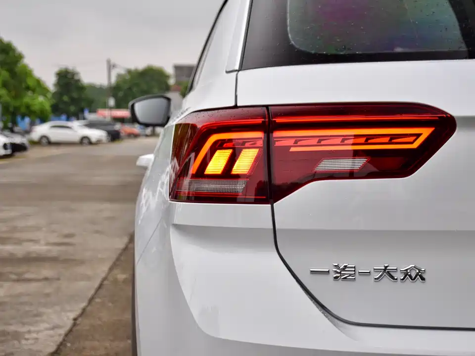 Volkswagen T-ROC exploring Songs