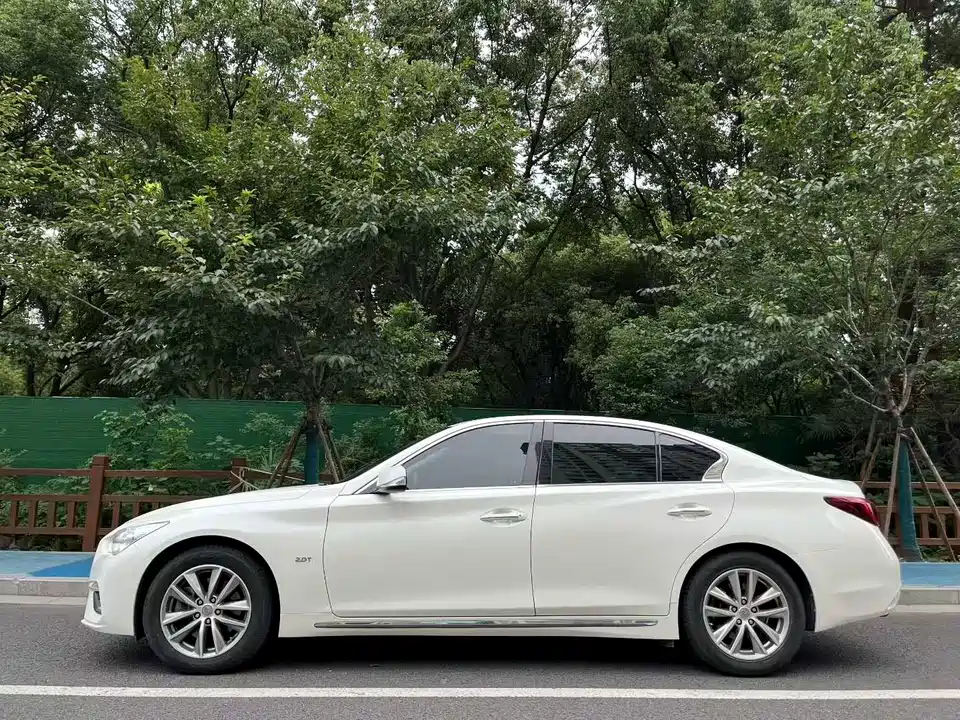 Infiniti Q50L
