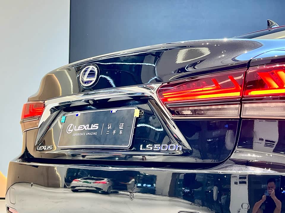 Lexus LS