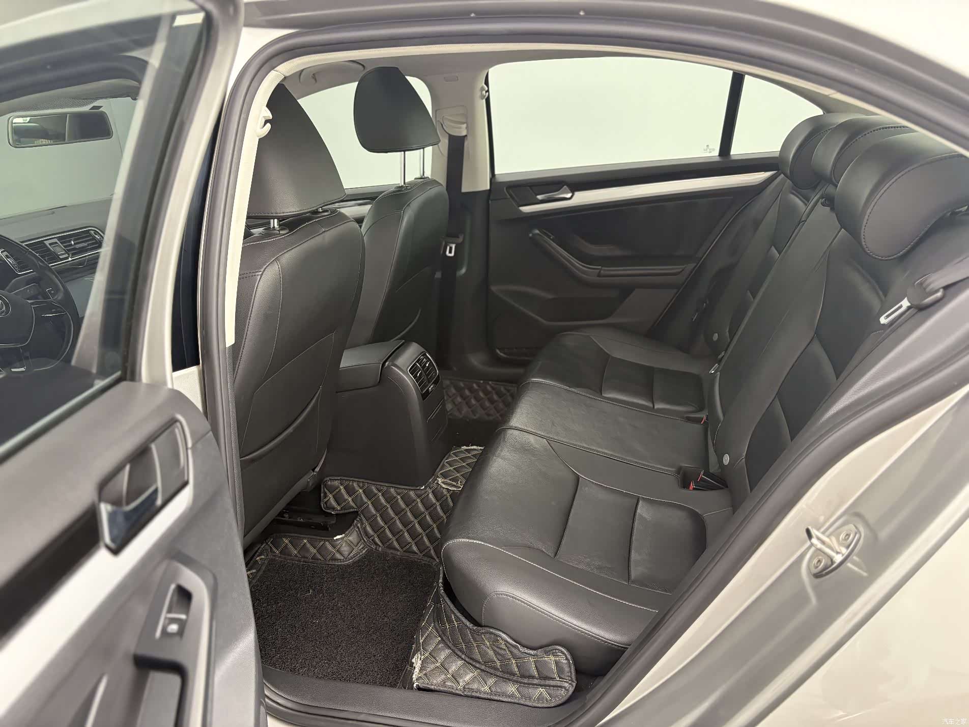 Volkswagen Sagitar, 2016 7