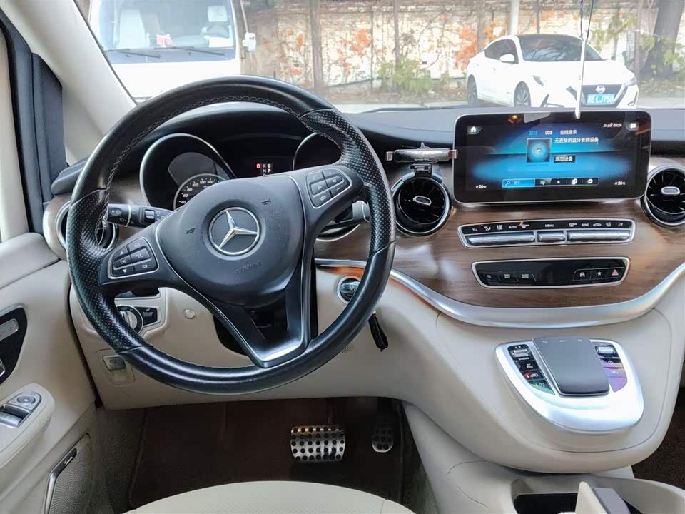 Mercedes-Benz V-class