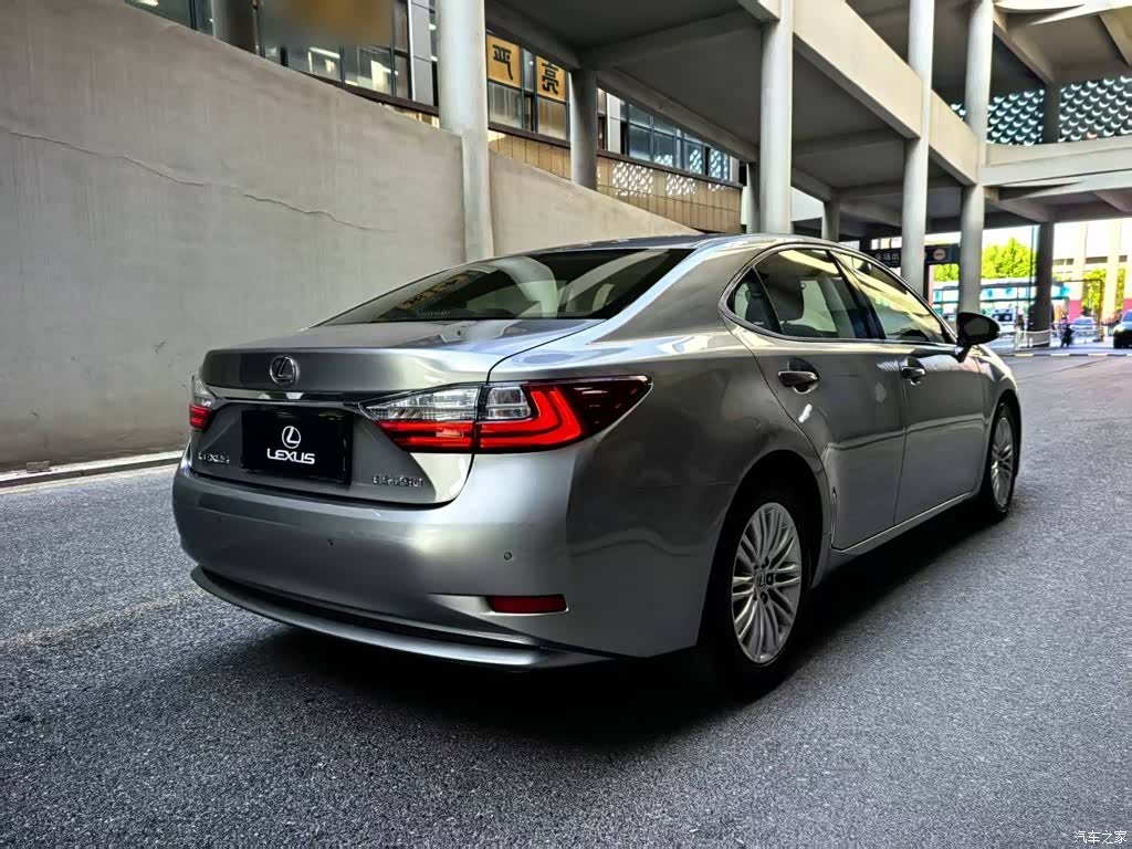Lexus ES, 2017 14