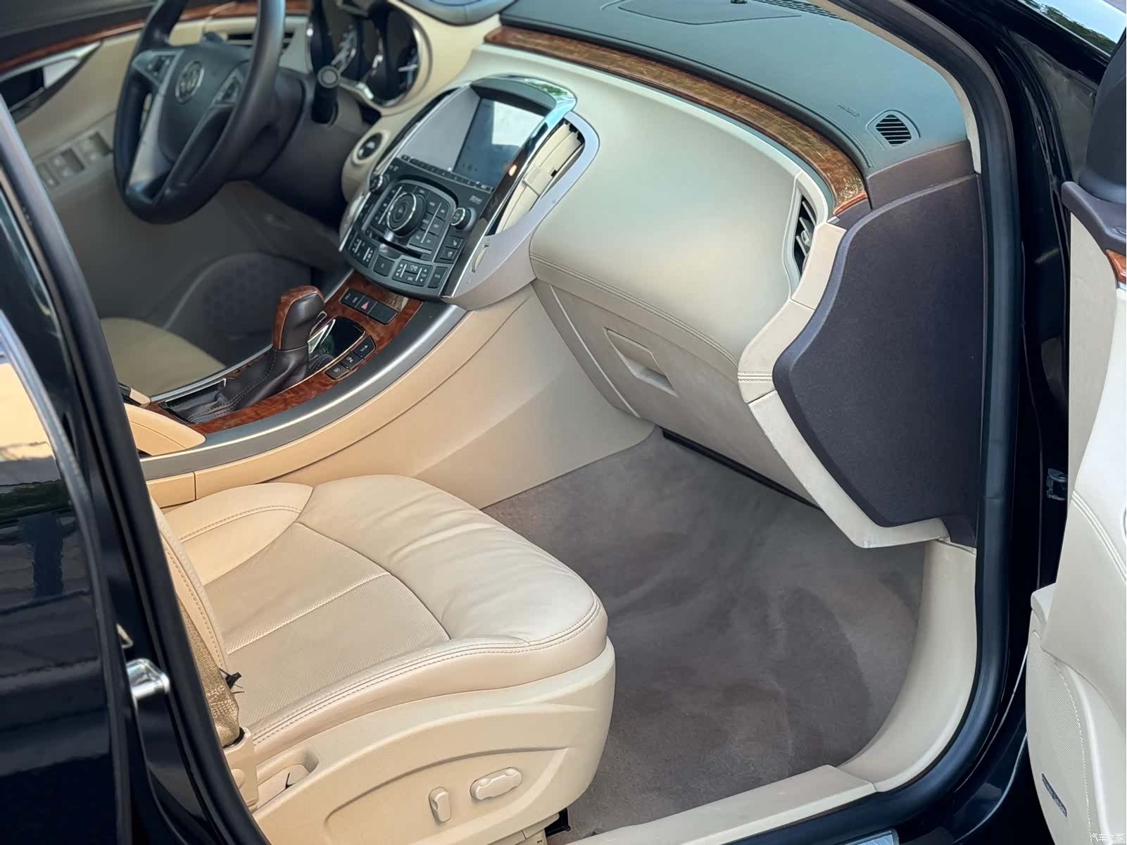 Buick LaCrosse, 2010 4