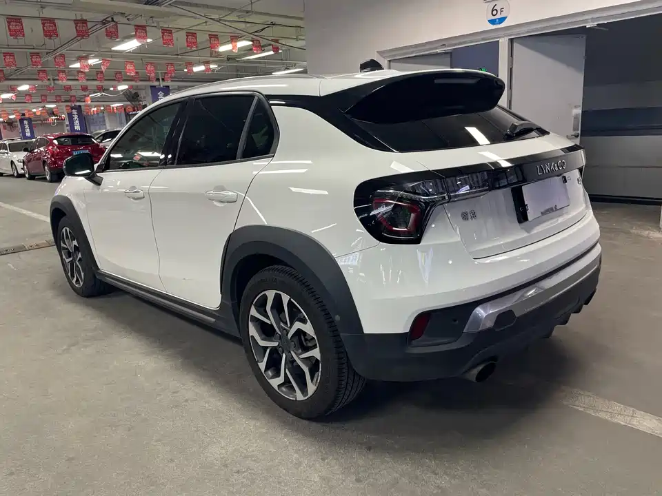 Lynk & Co 02