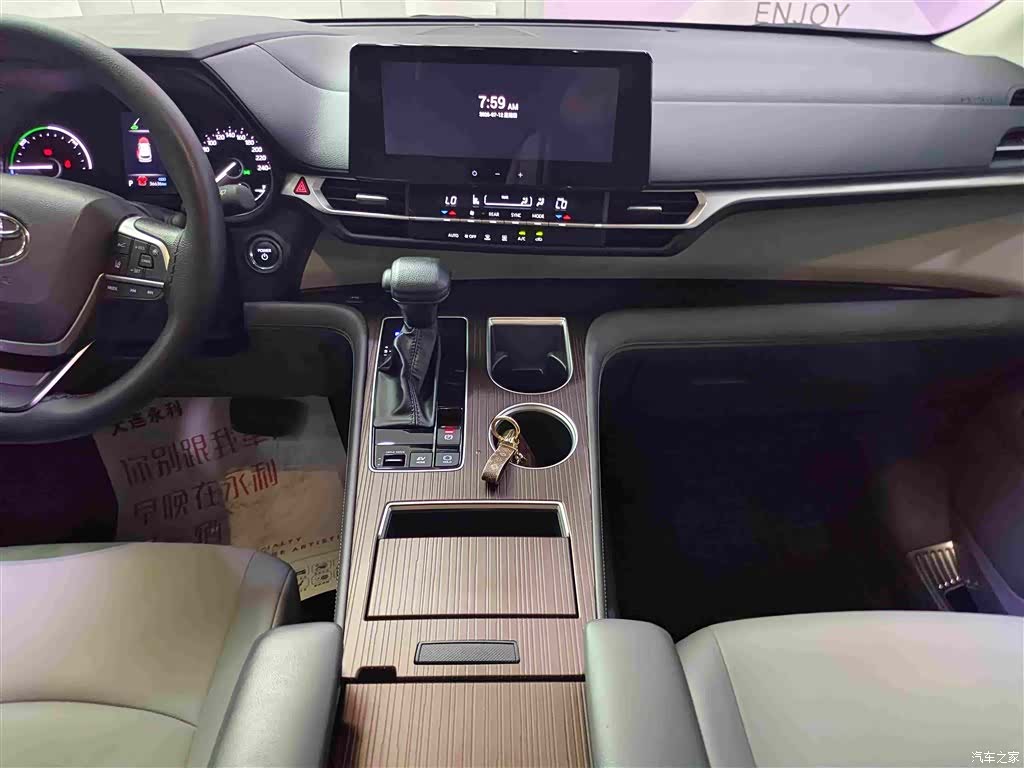 Toyota Granvia, 2024 13