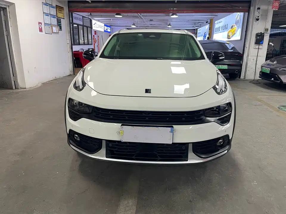 Lynk & Co 02
