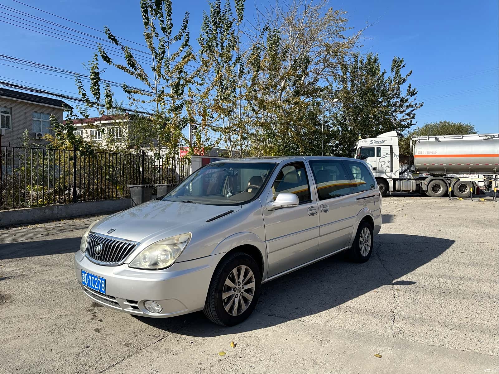 Buick GL8, 2012 1