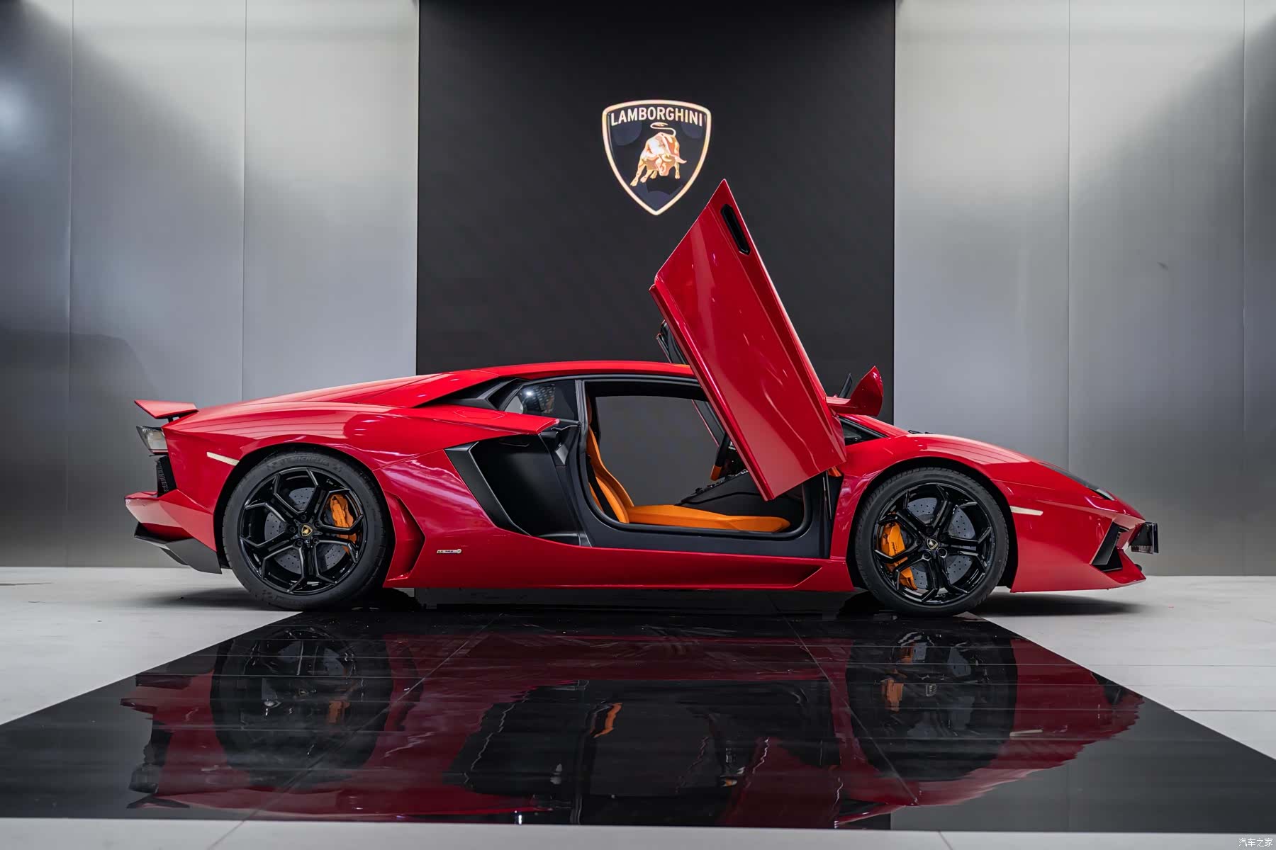 Lamborghini Aventador, 2013 10