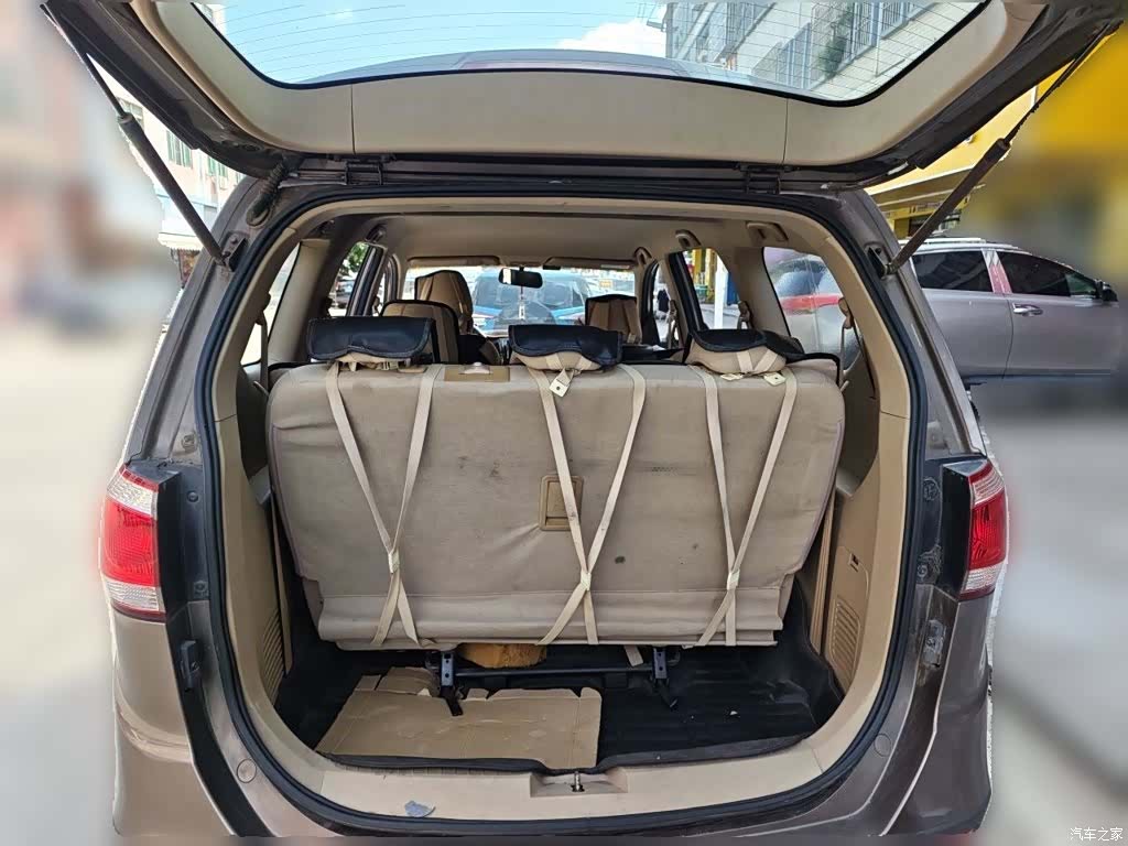 Wuling 730, 2015 10