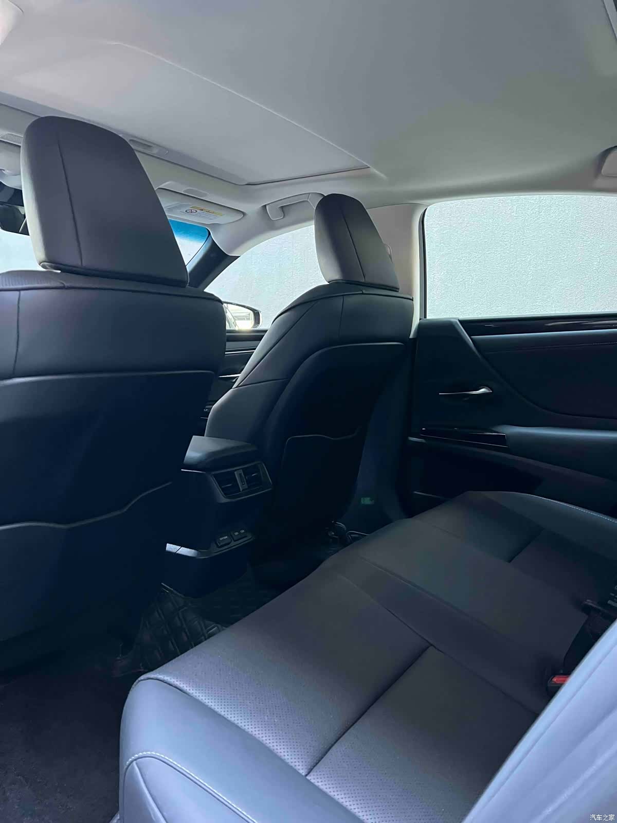 Lexus ES, 2023 15