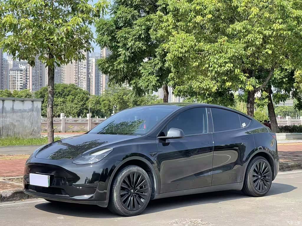 Tesla Model Y, 2023 1
