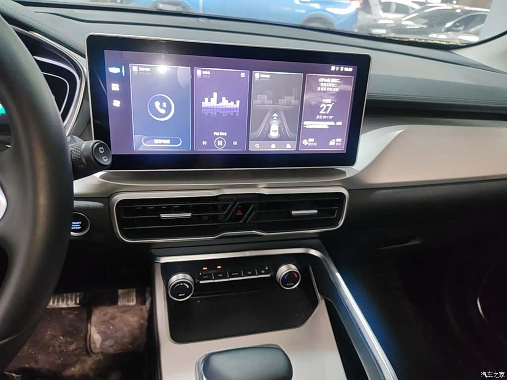 Geely Coolray, 2023 13