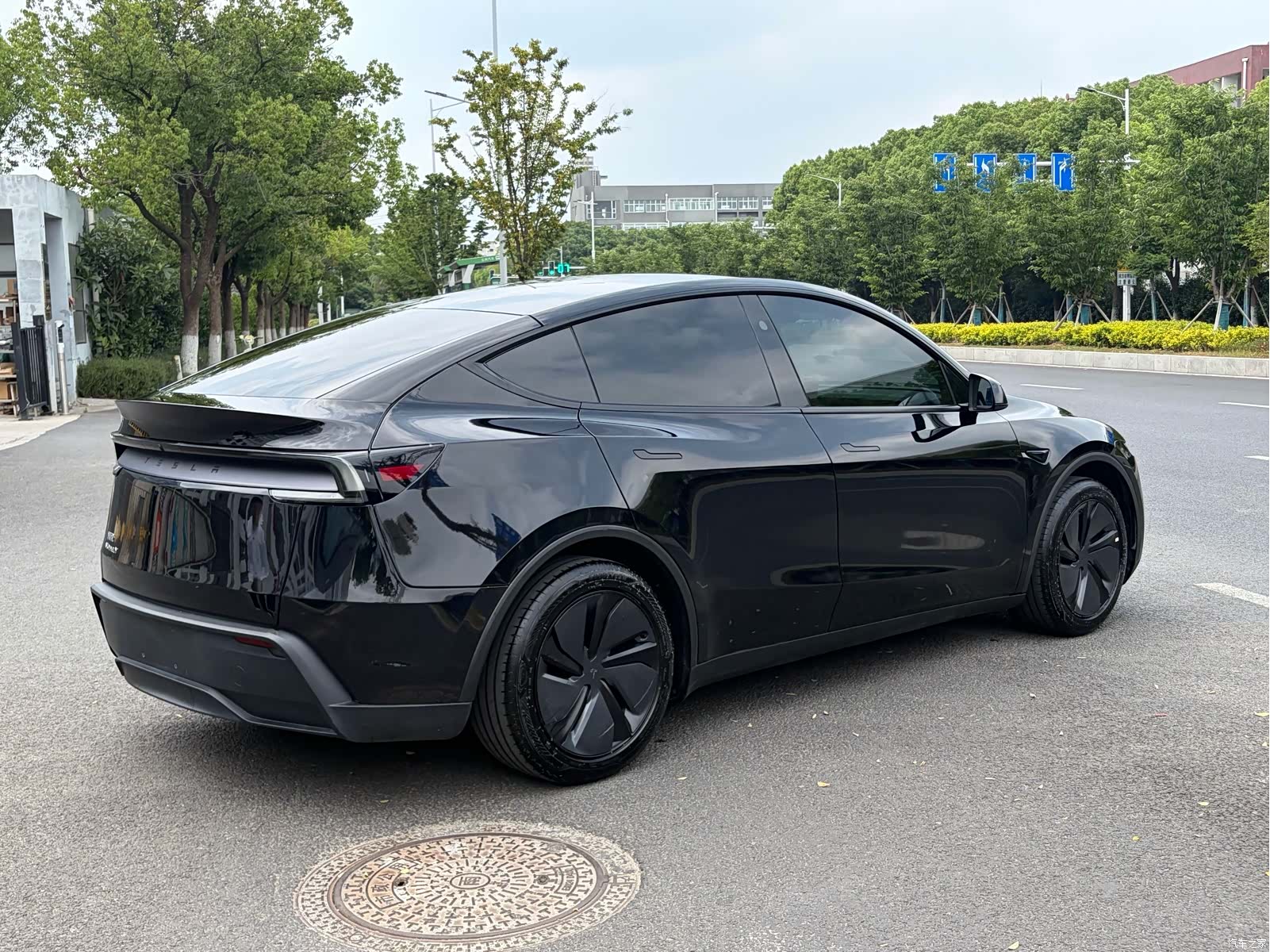 Tesla Model Y, 2025 8