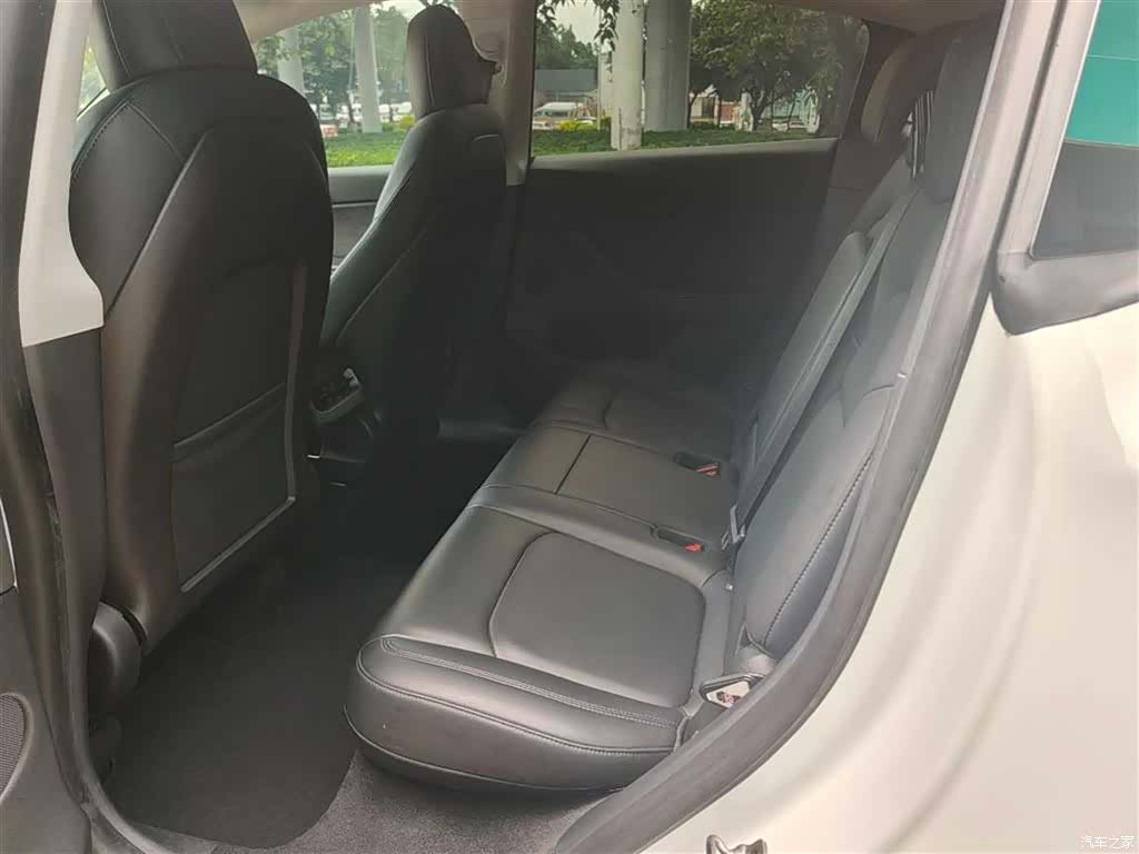 Tesla Model Y, 2022 все фото