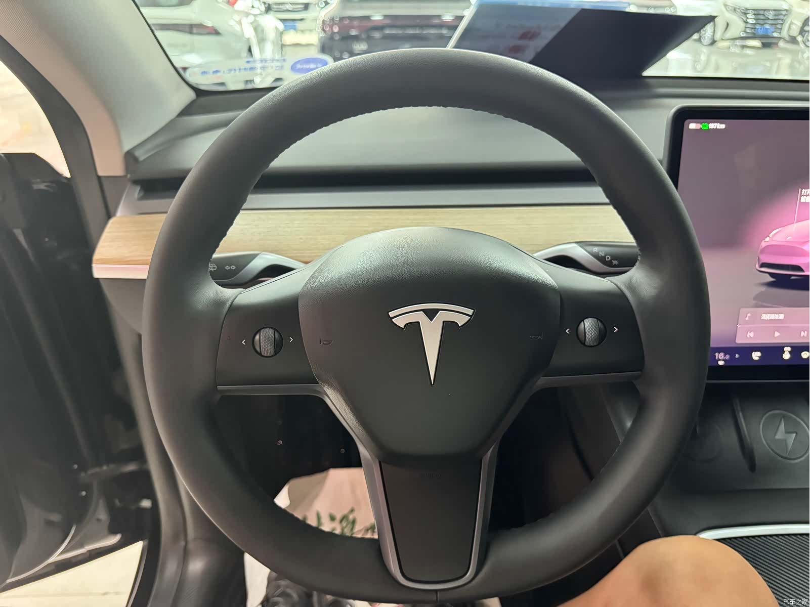 Tesla Model Y, 2023 14