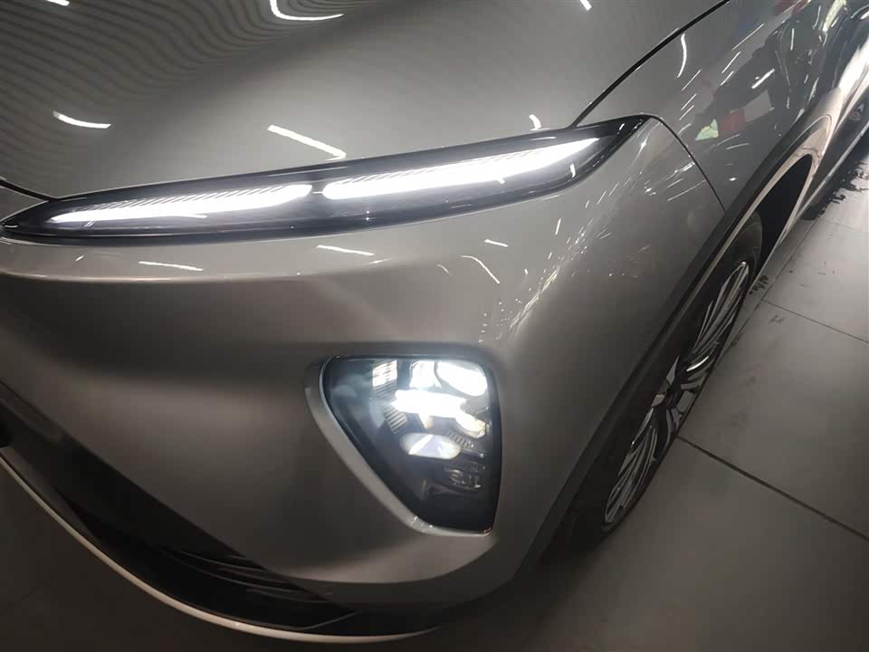NIO ES8