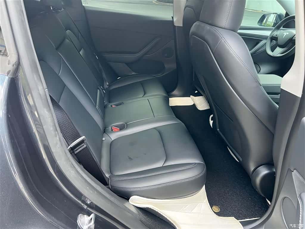 Tesla Model Y, 2024 13