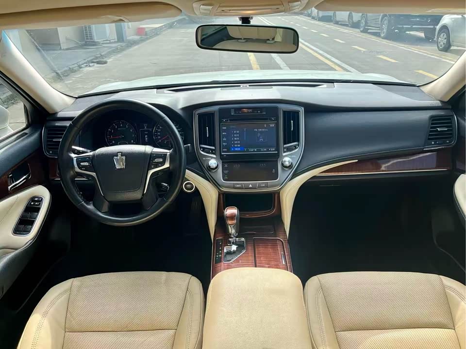 Toyota crown