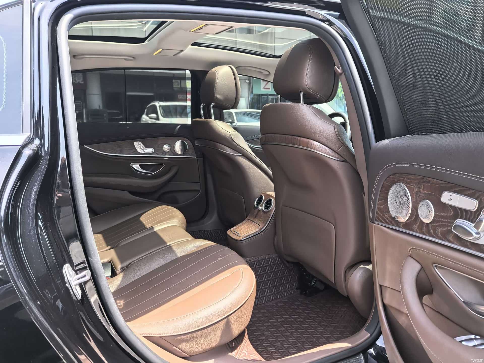 Mercedes-Benz E-Class, 2023 12