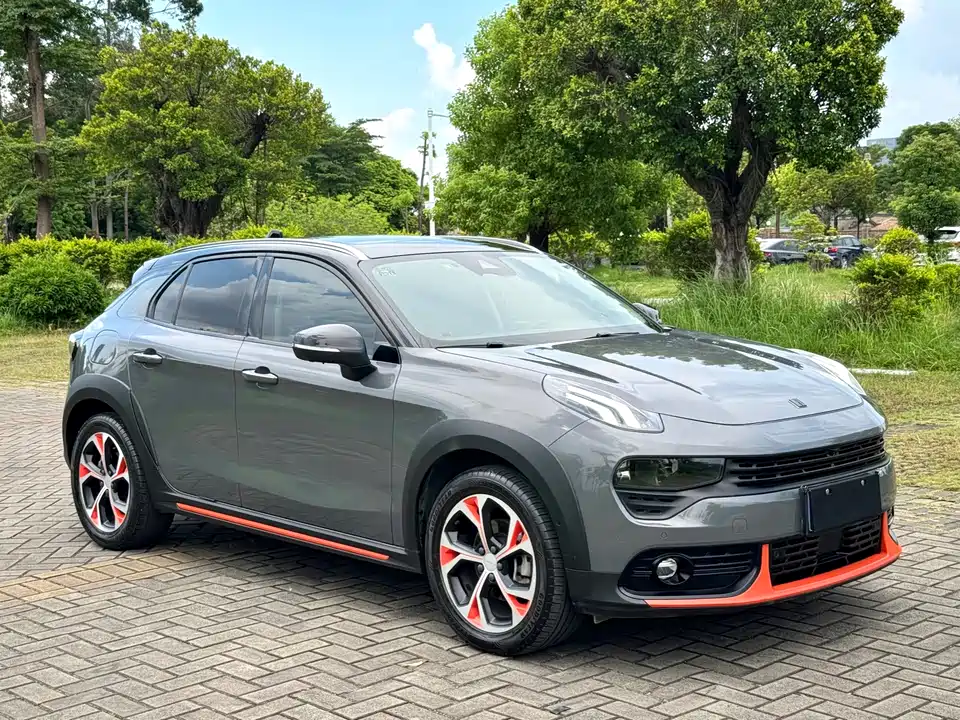 Lynk & Co 02