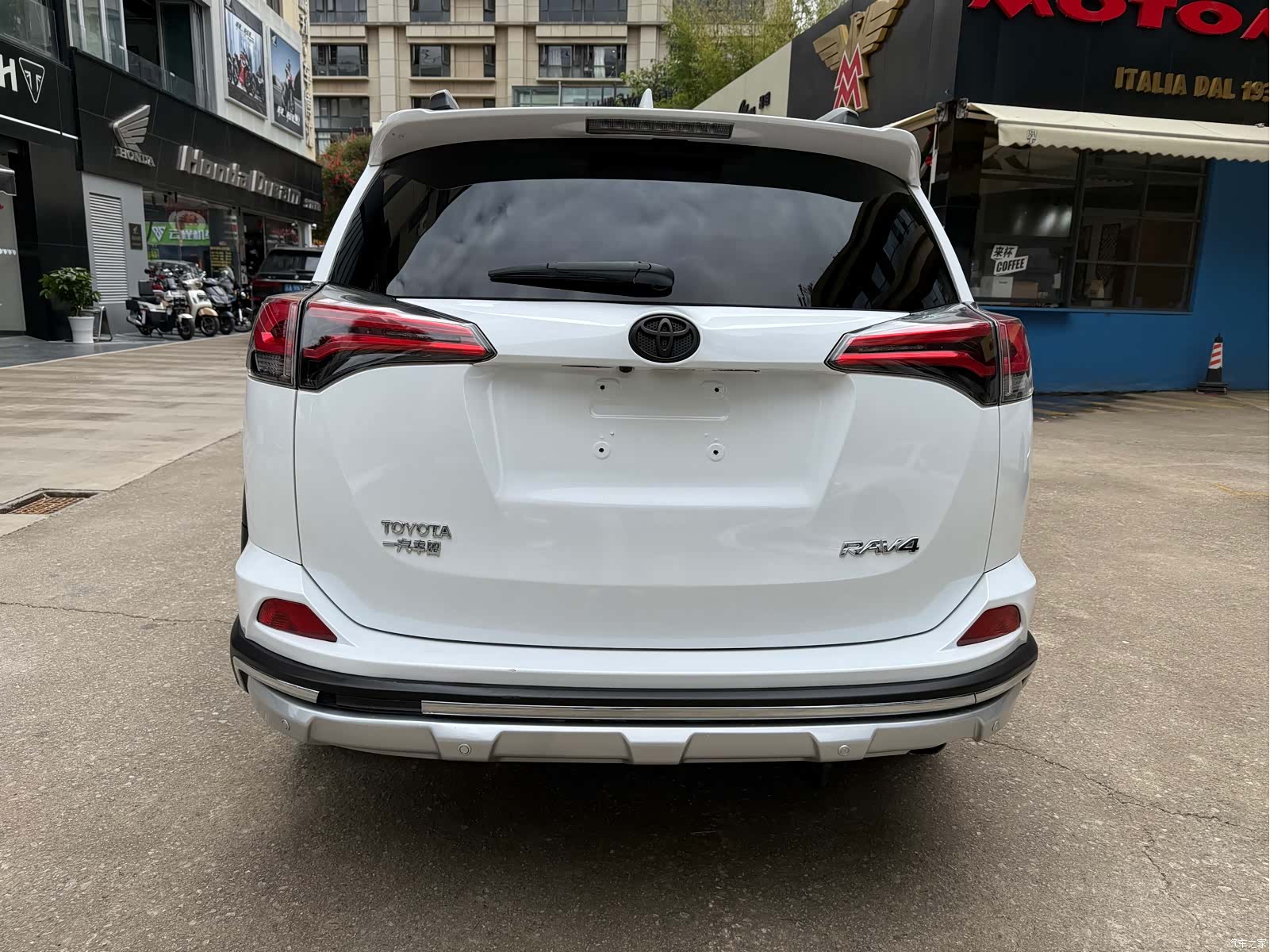 Toyota RAV4, 2019 4