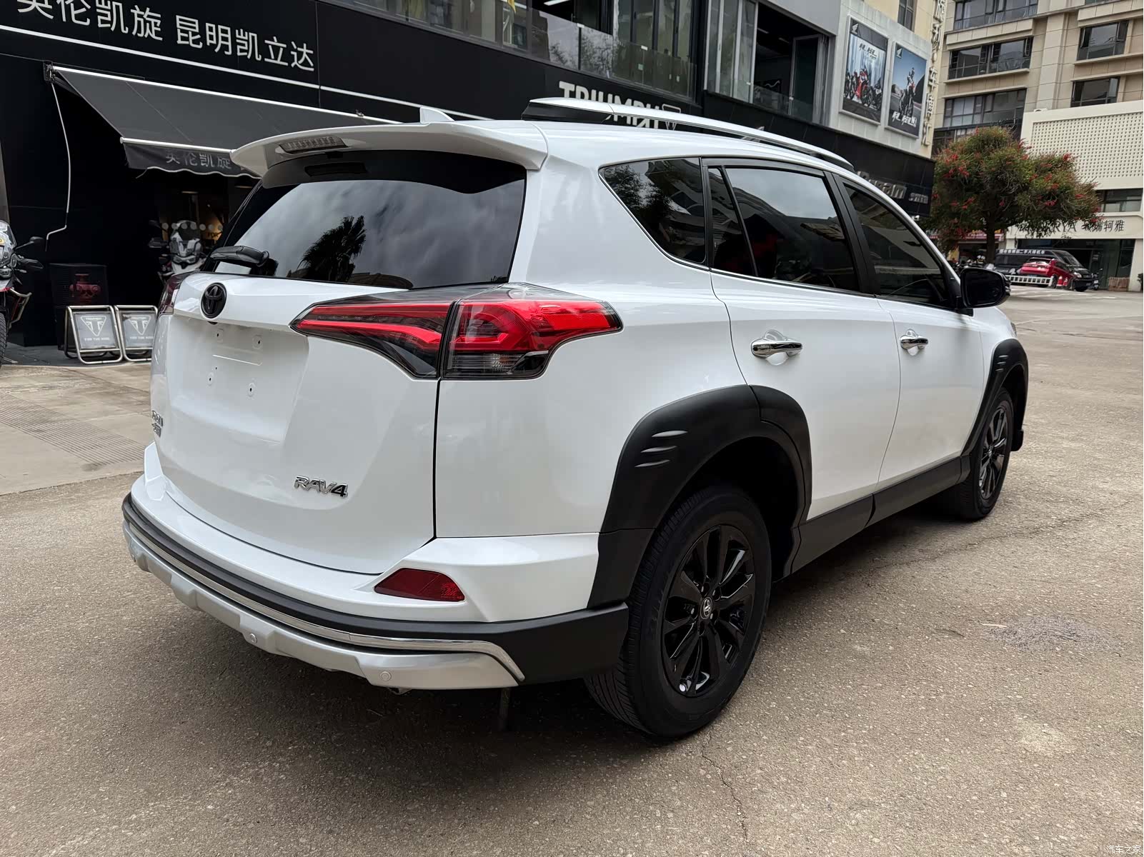 Toyota RAV4, 2019 все фото