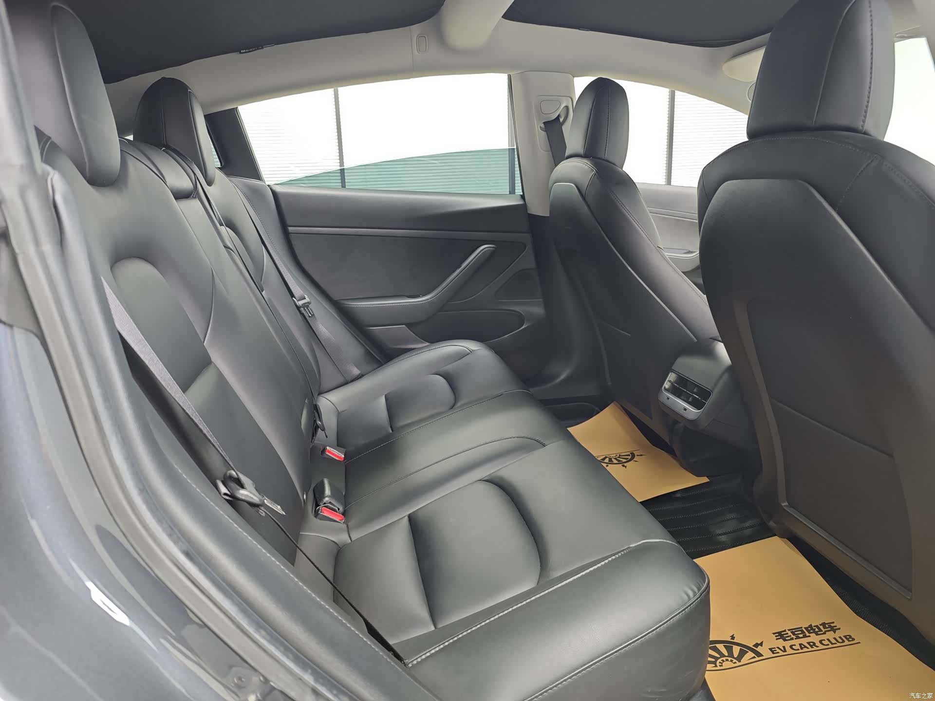 Tesla Model 3, 2020 44