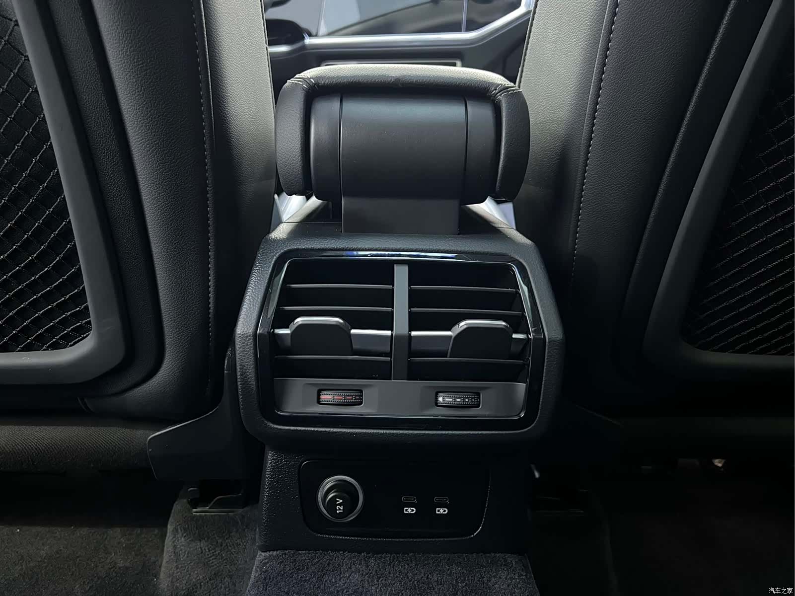 Audi Q3, 2023 10