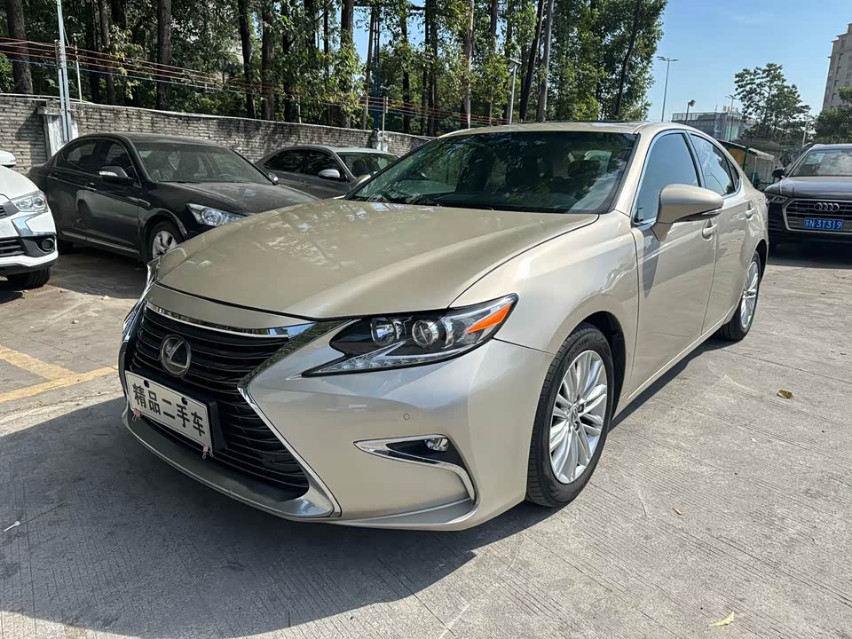 Lexus ES