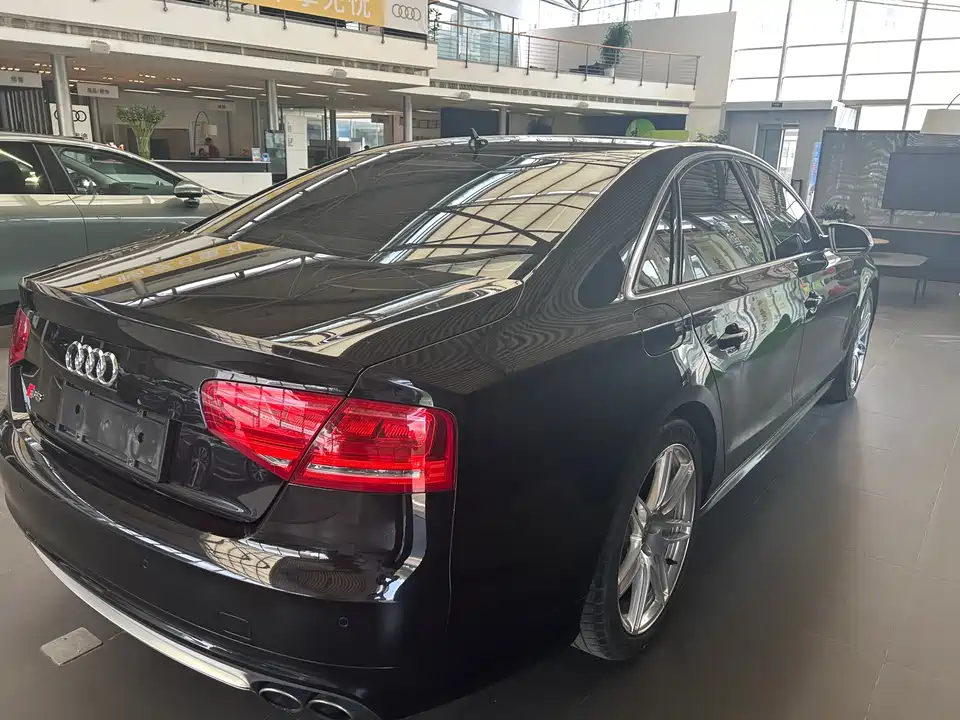 Audi S8