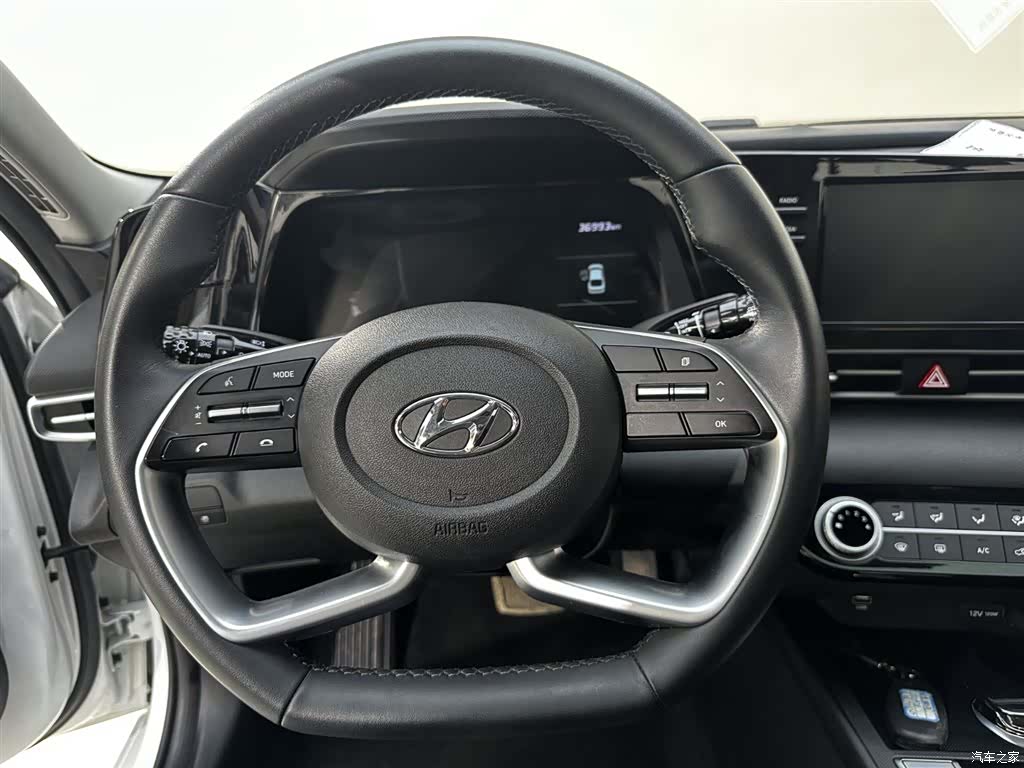 Hyundai Elantra, 2022 10