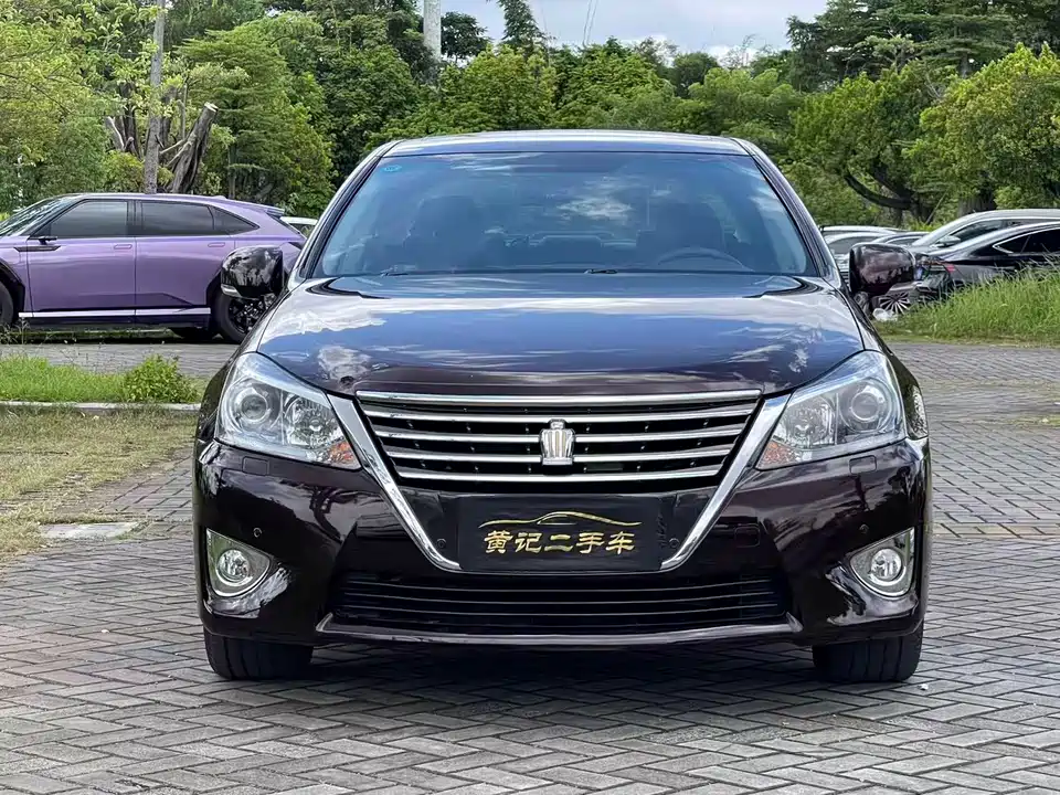Toyota crown