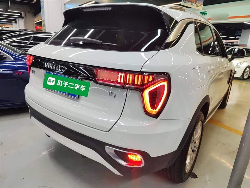 Lynk & Co 01