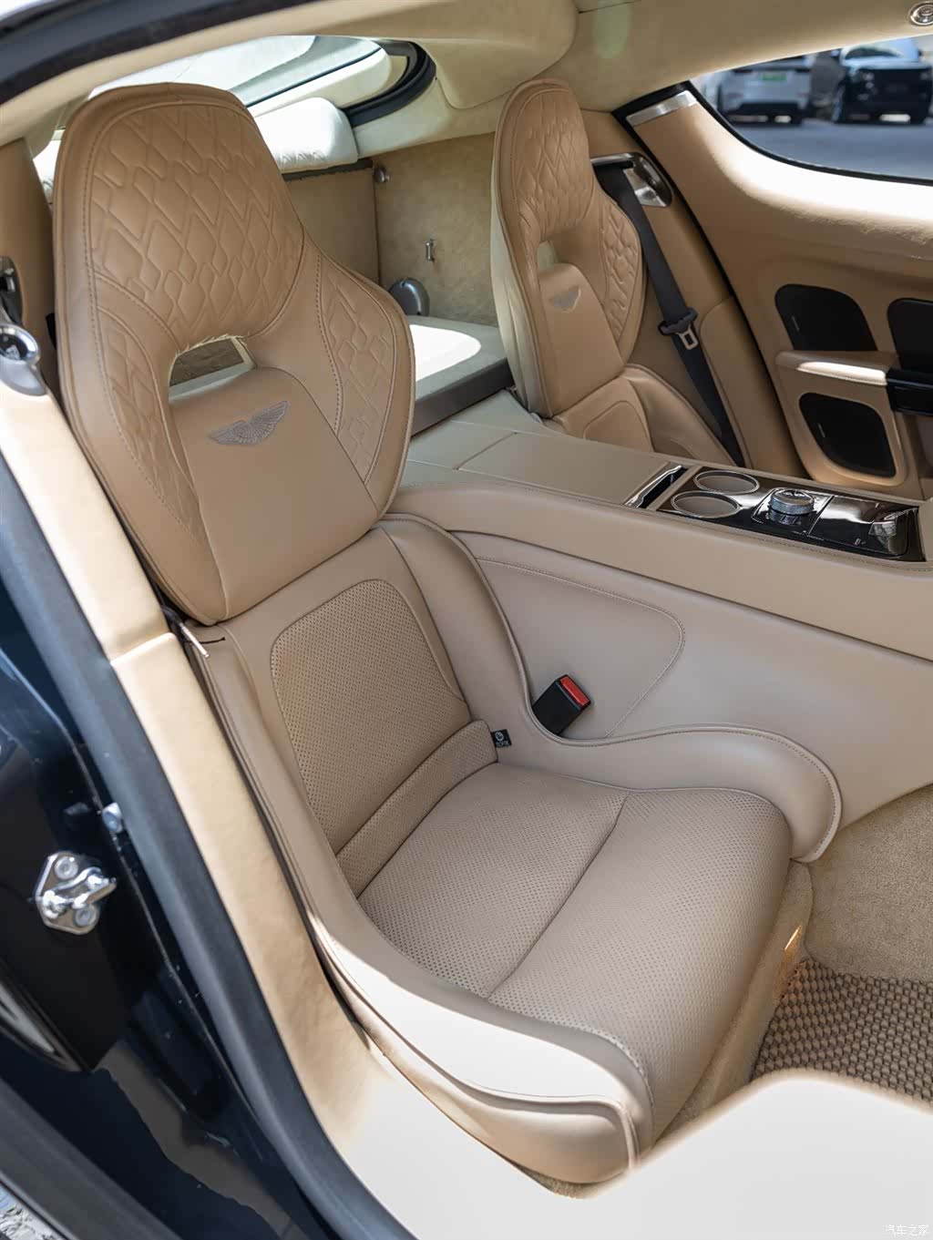 Aston Martin Rapide, 2019 21