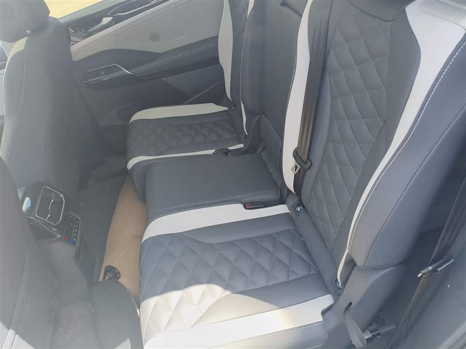 Volkswagen ID.6 CROZZ