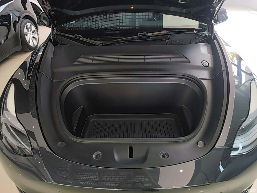 Tesla Model Y, 2024 20