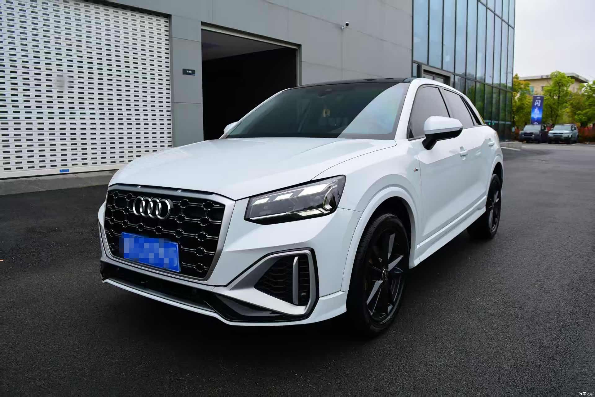 Audi Q2L, 2022 1