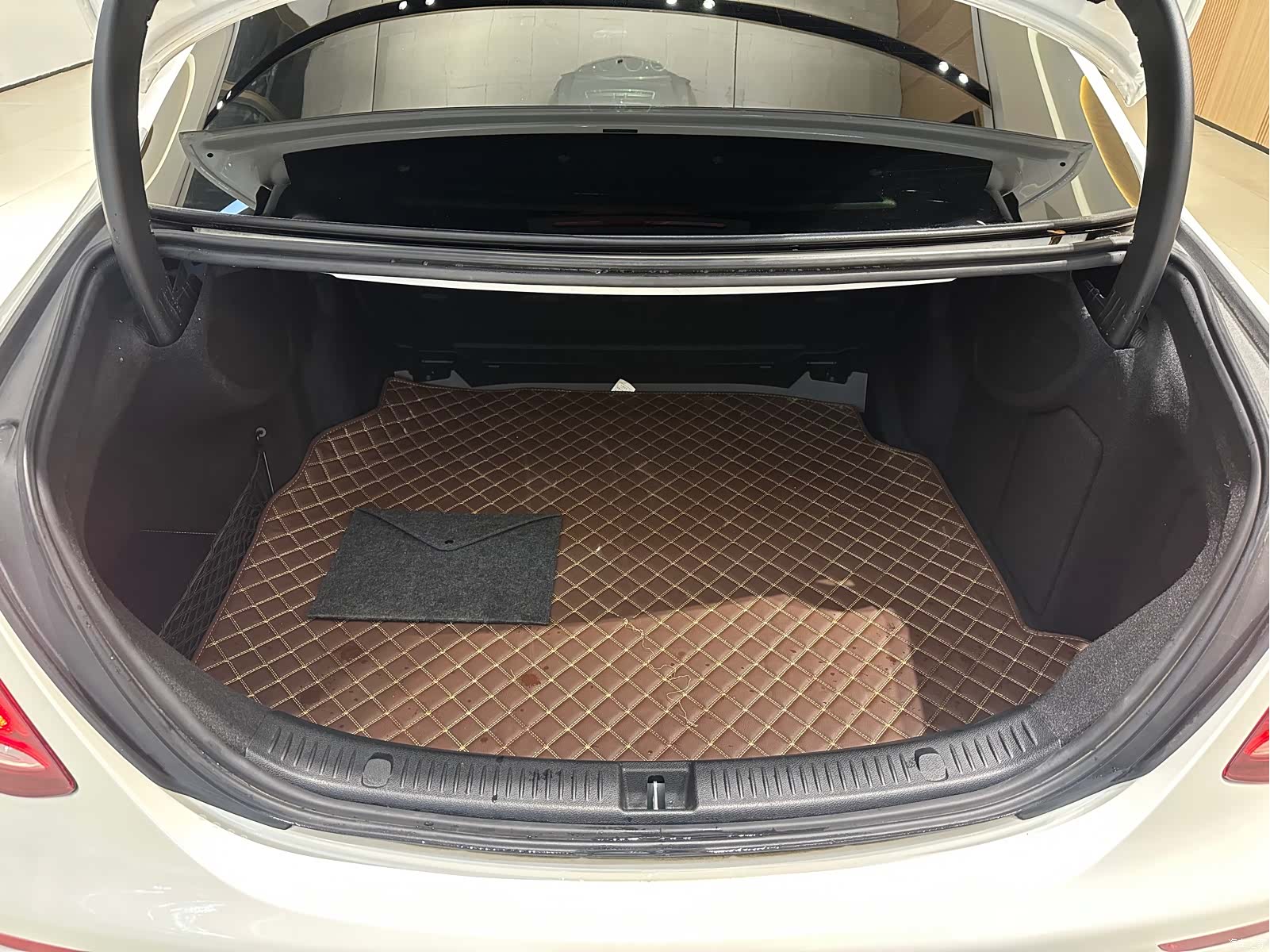 Mercedes-Benz E-Class, 2018 12