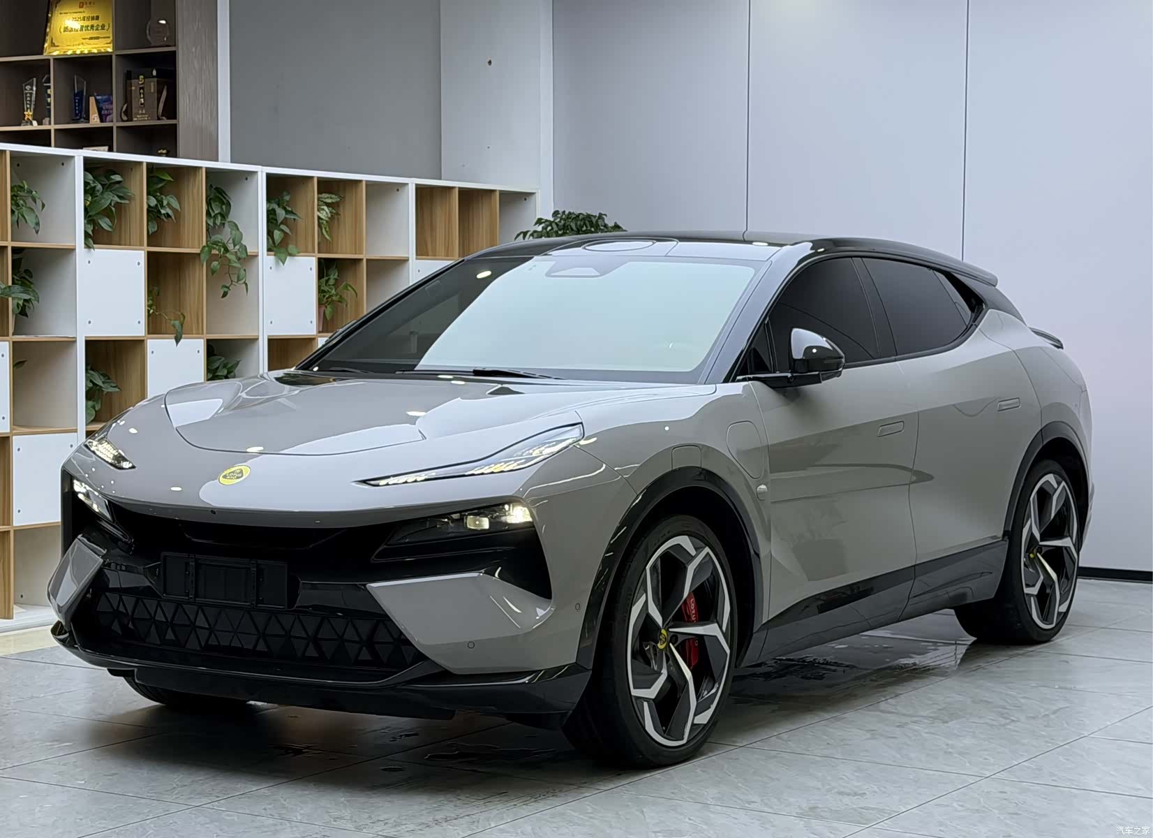 Lotus ELETRE, 2023 1